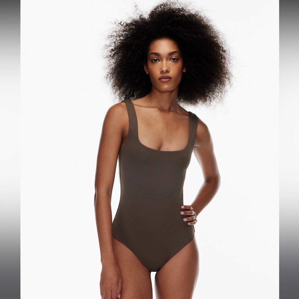 Aritzia Babaton Contour Cut-Out Bodysuit size small in coffee bean